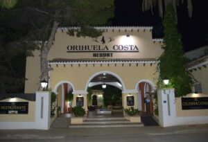 orihuela costa resort por la noche